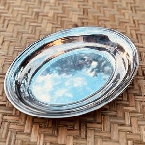 BEAUTIFUL VINTAGE OVAL SILVER DISH WITH SMALL HANDLES